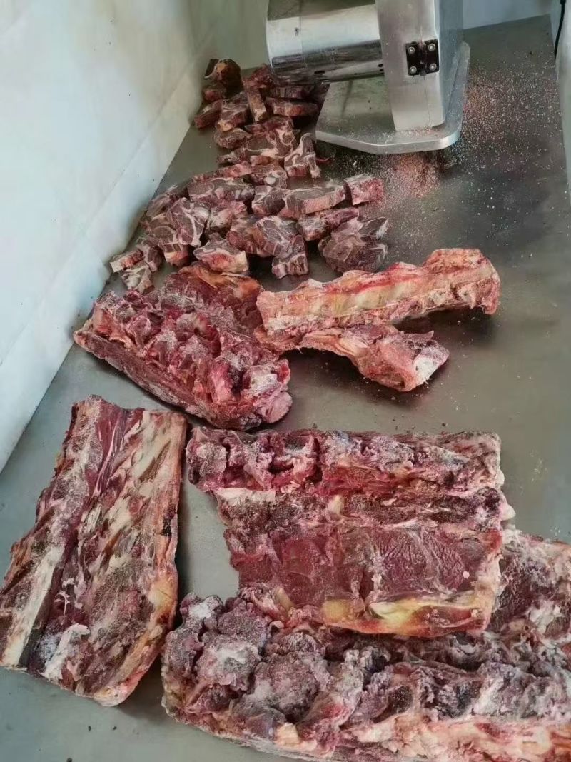 牛脊骨，牛背骨，火锅骨头馆自助餐批发价格实惠长期供货