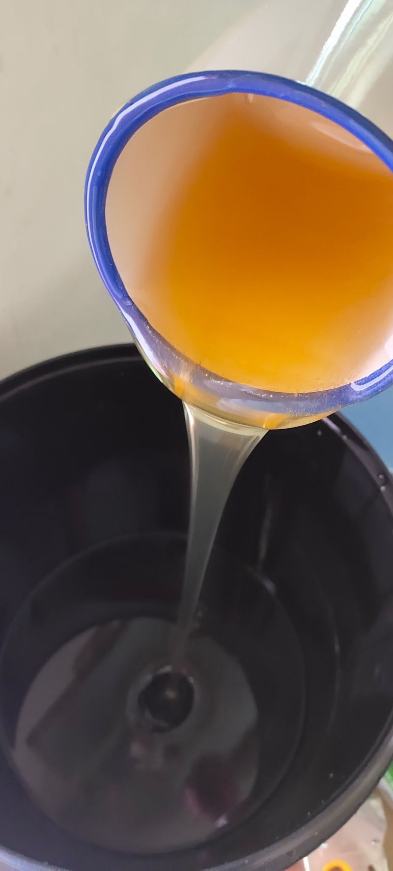 自家的蜂蜜，源源不断的自然之味。每一滴都饱含大自然的精华