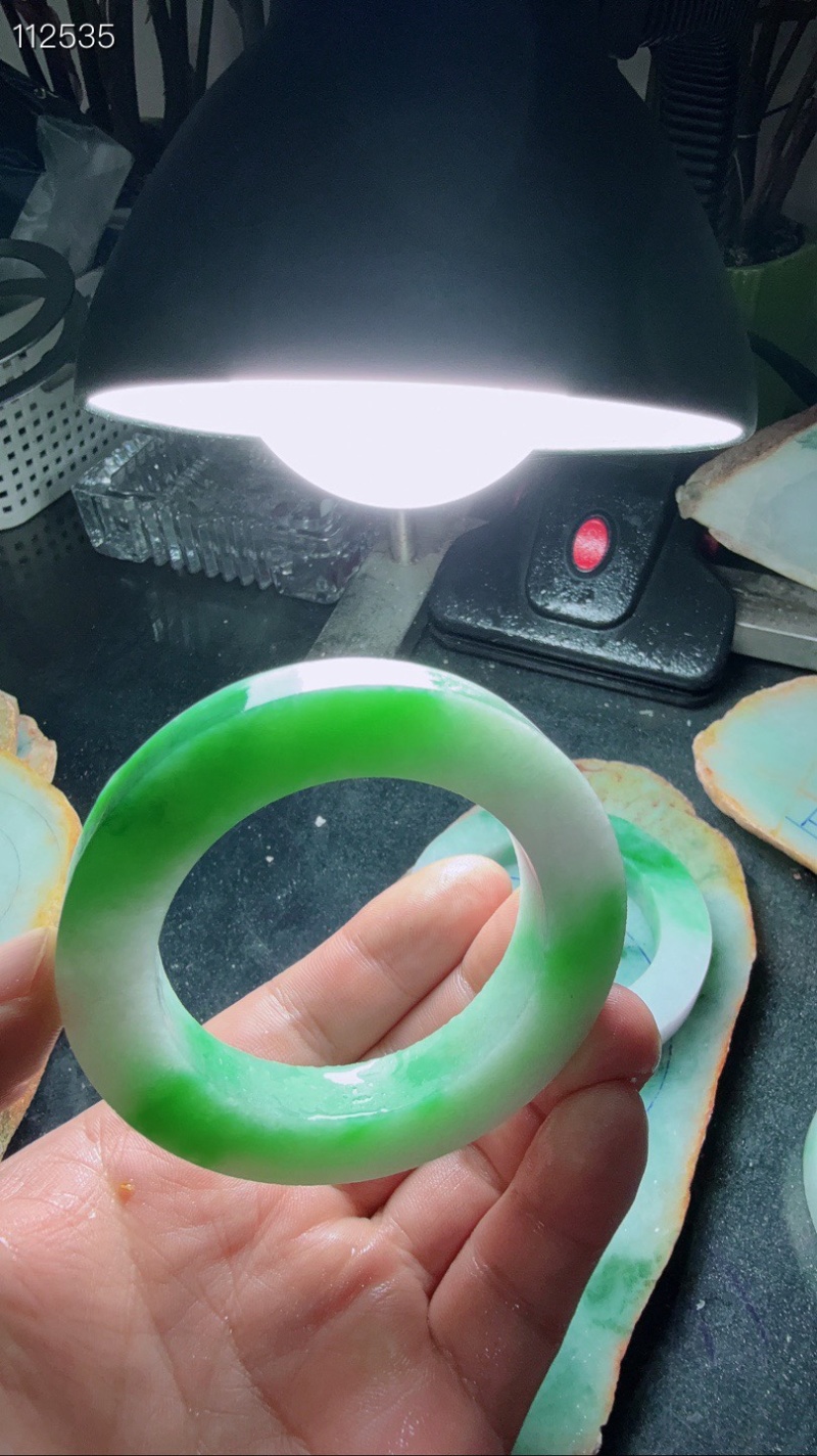 翡翠手镯料