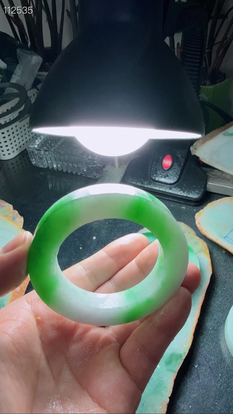翡翠手镯料