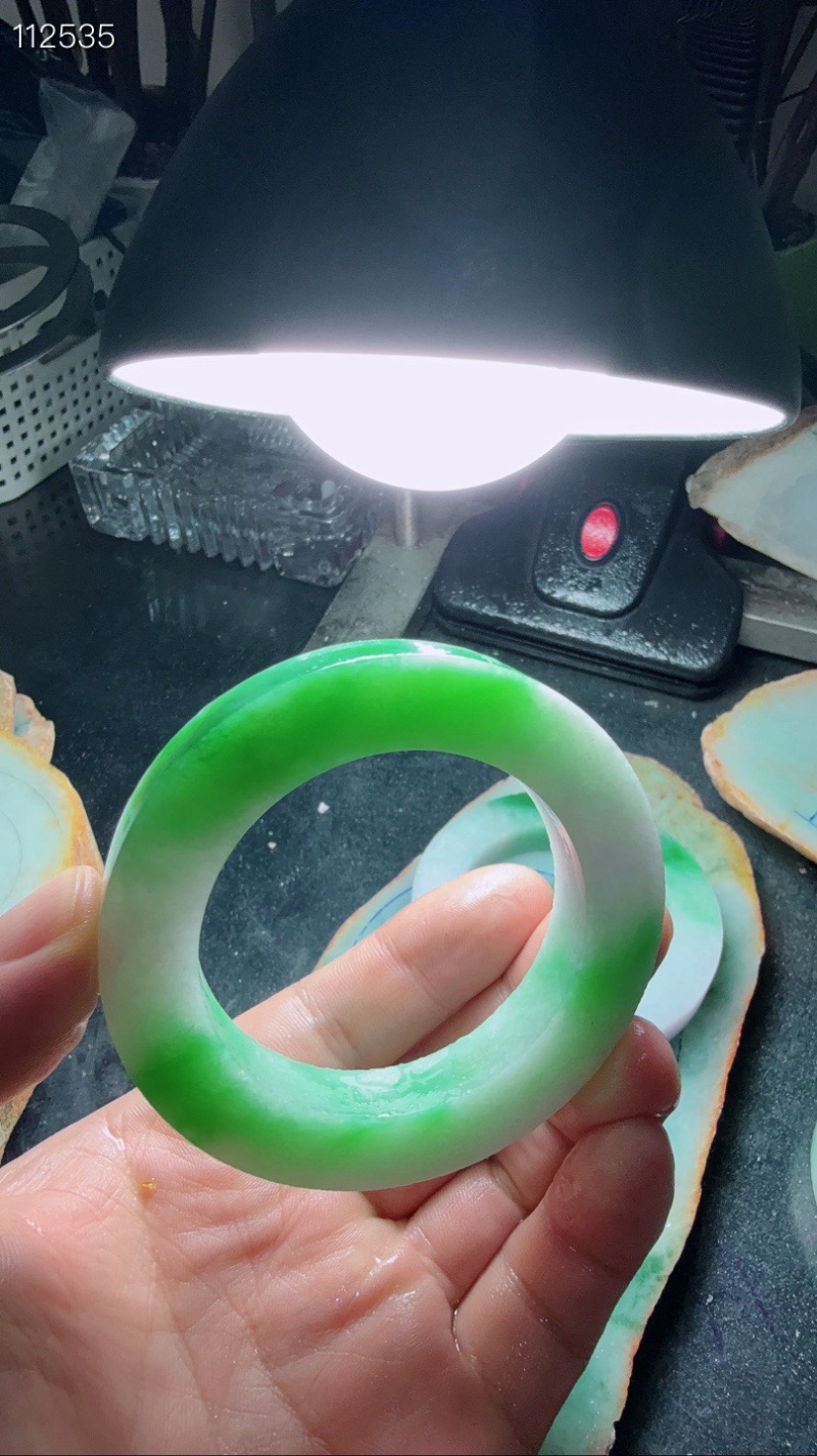 翡翠手镯料
