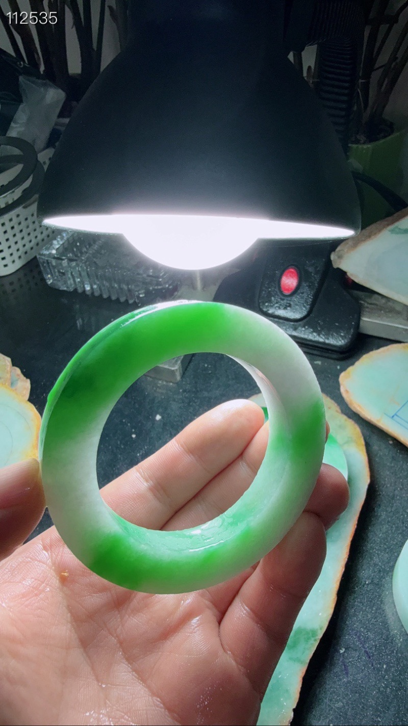 翡翠手镯料