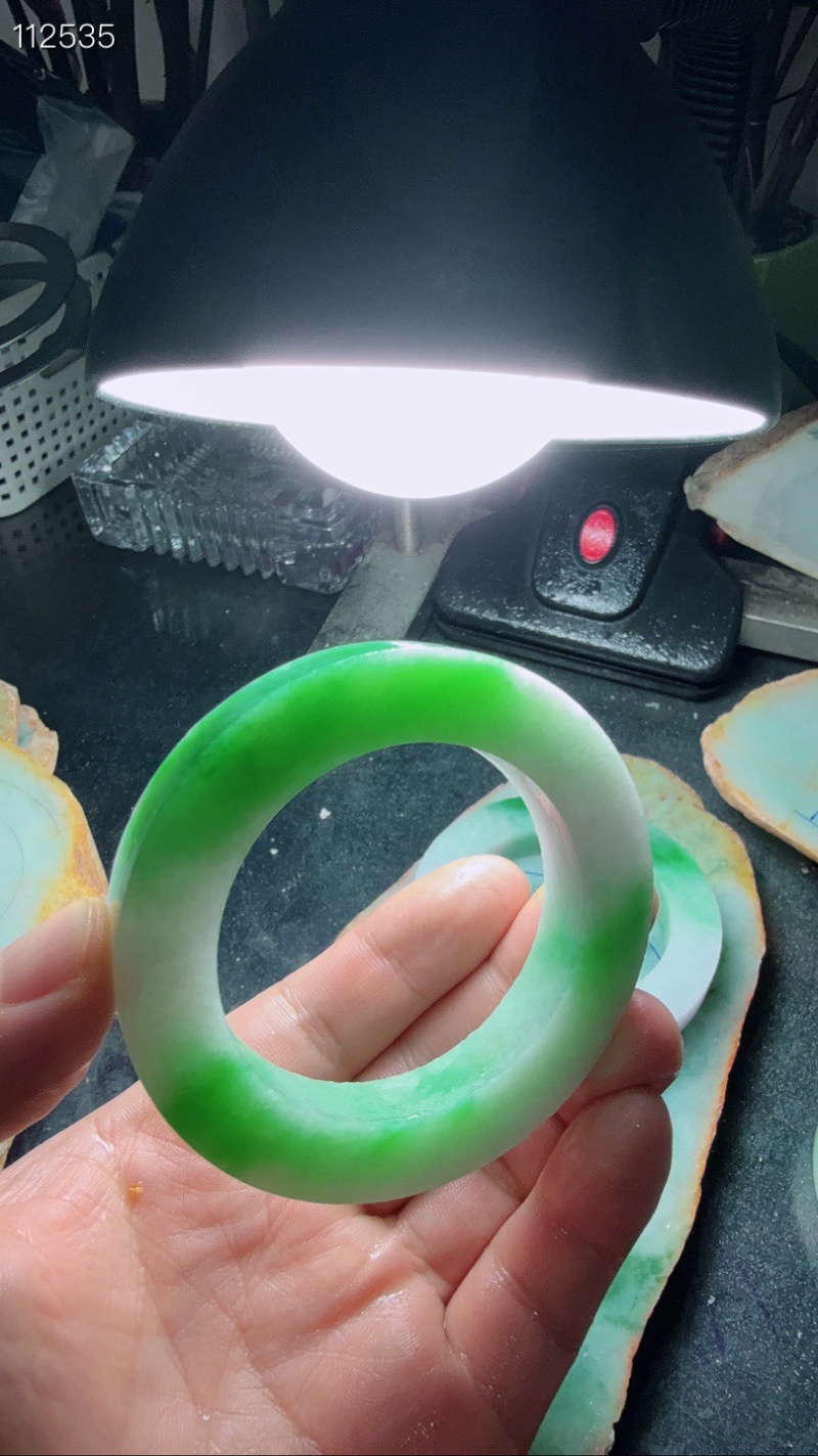 翡翠手镯料