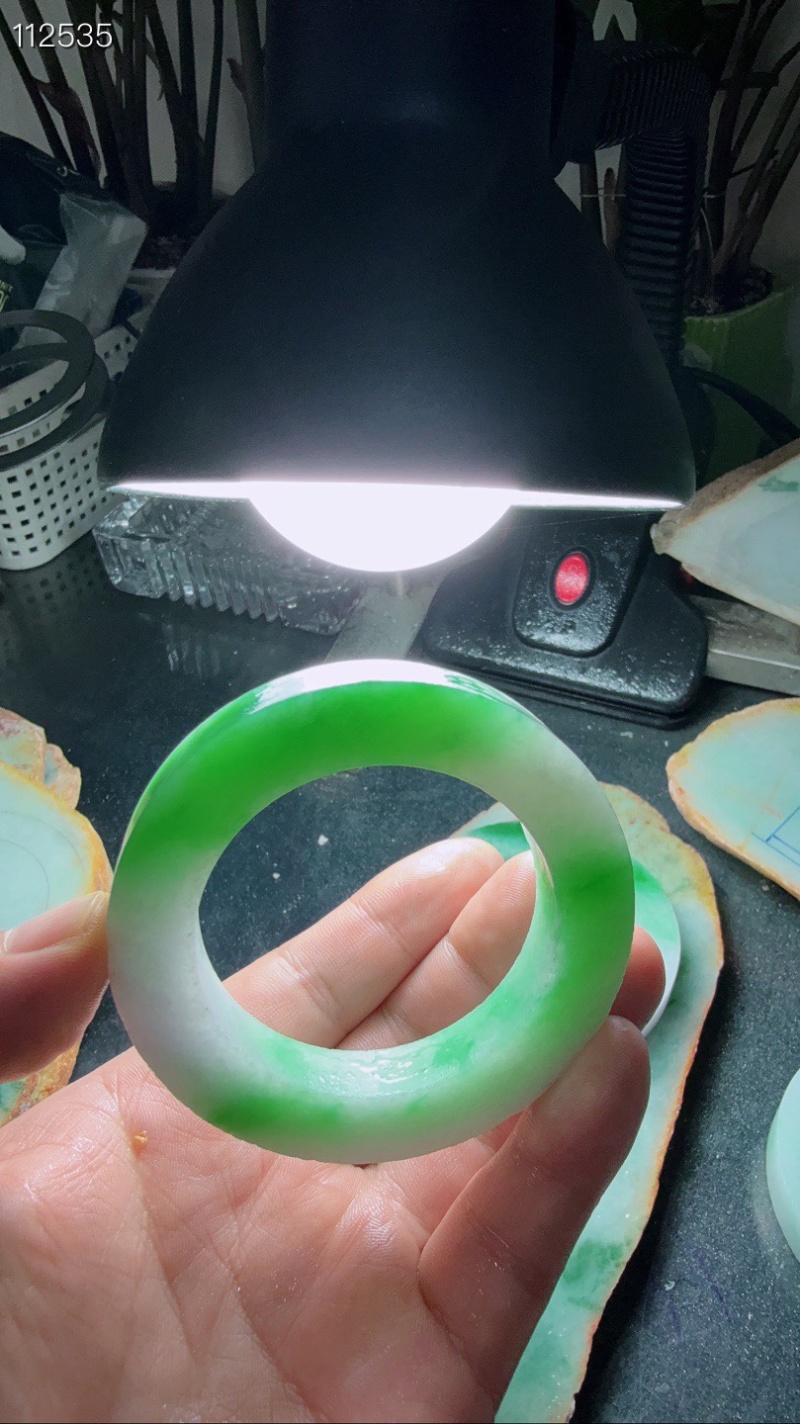 翡翠手镯料