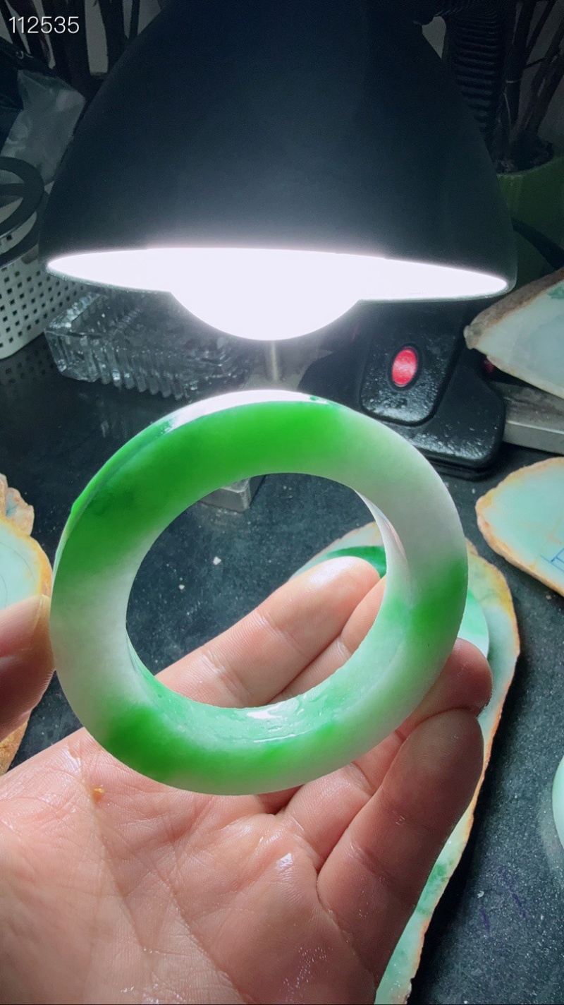 翡翠手镯料