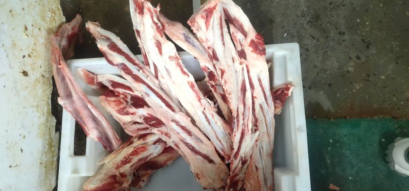 燕翅骨有肉有软骨，卤货店老板**