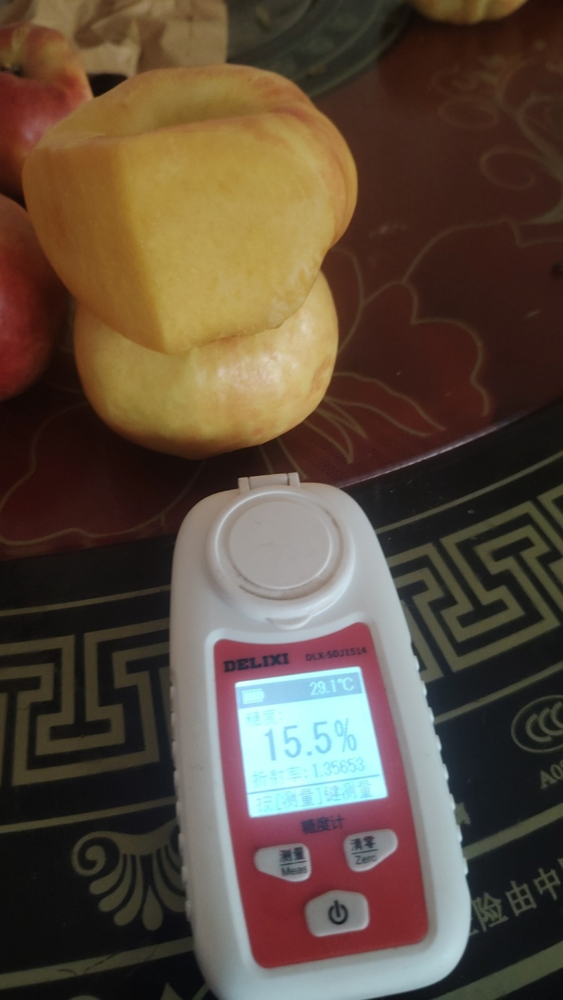 现有蟠桃两万余亩，正在大量收货中，有需要的客商，请速联系