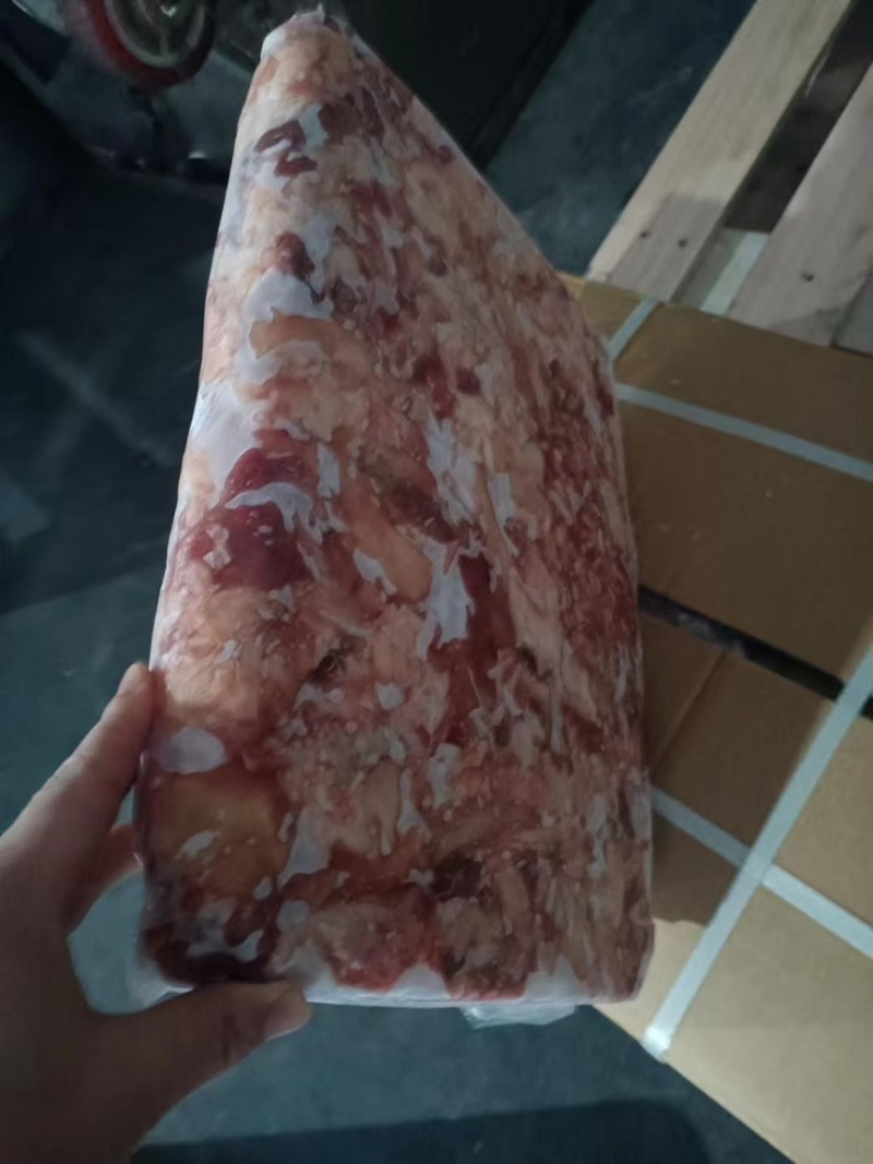本厂支持按照客户需求加工牛棒骨筋，货源充足，手续齐全。