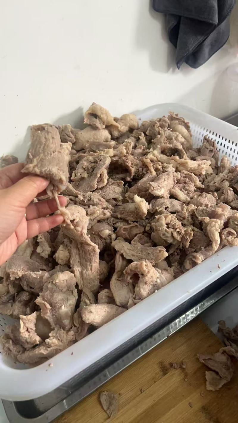 精品牛碎肉，精修牛碎肉纯干不调理，90比例烧炖烤均可以。