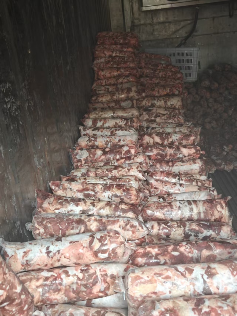 精品牛碎肉，精修牛碎肉纯干不调理，90比例烧炖烤均可以。