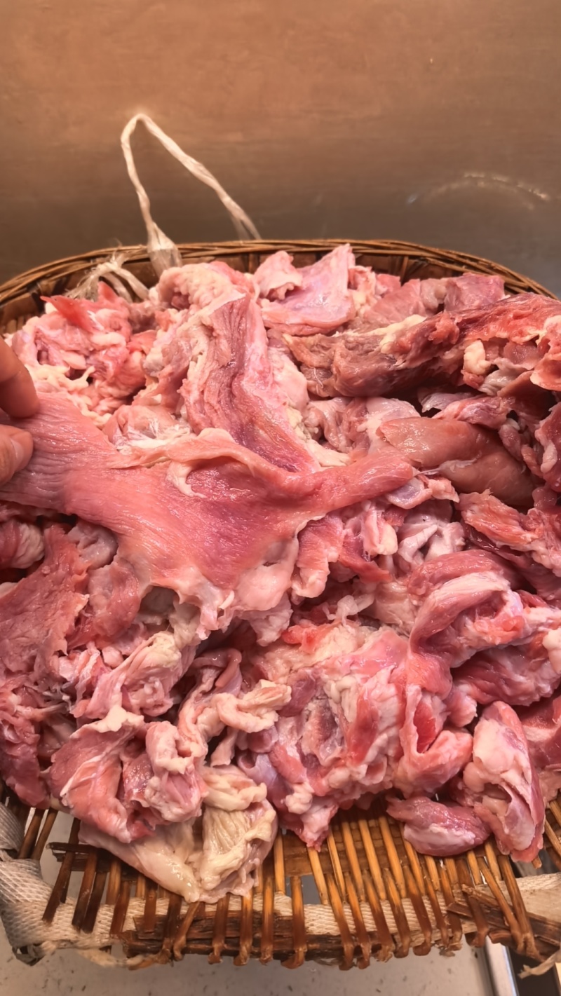精品牛碎肉，精修牛碎肉纯干不调理，90比例烧炖烤均可以。