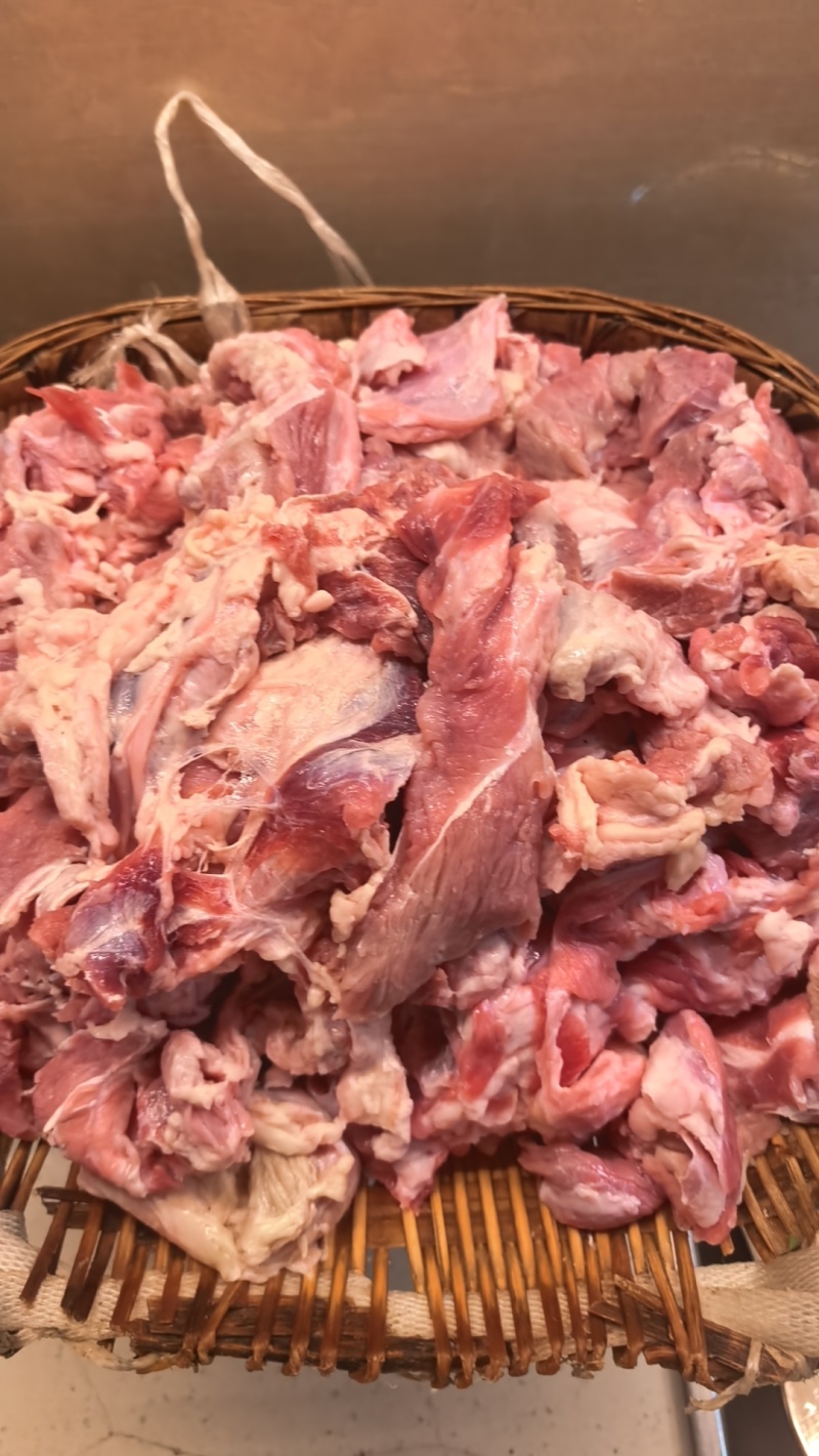 精品牛碎肉，精修牛碎肉纯干不调理，90比例烧炖烤均可以。