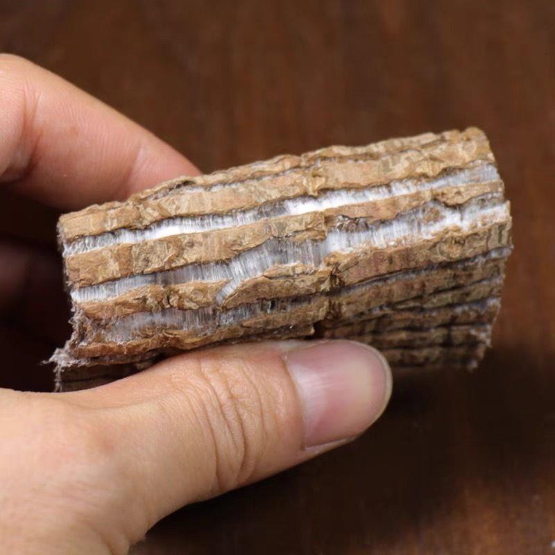 本地杜仲树皮干货，纯野生的，是我自己去山上砍的，货真价实