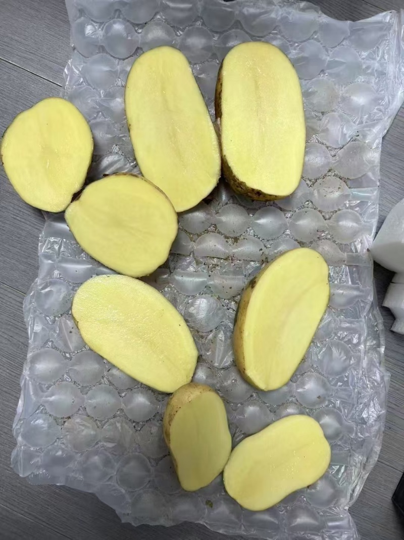 精选黄皮黄心沃土5号土豆，大量现货，可干洗~