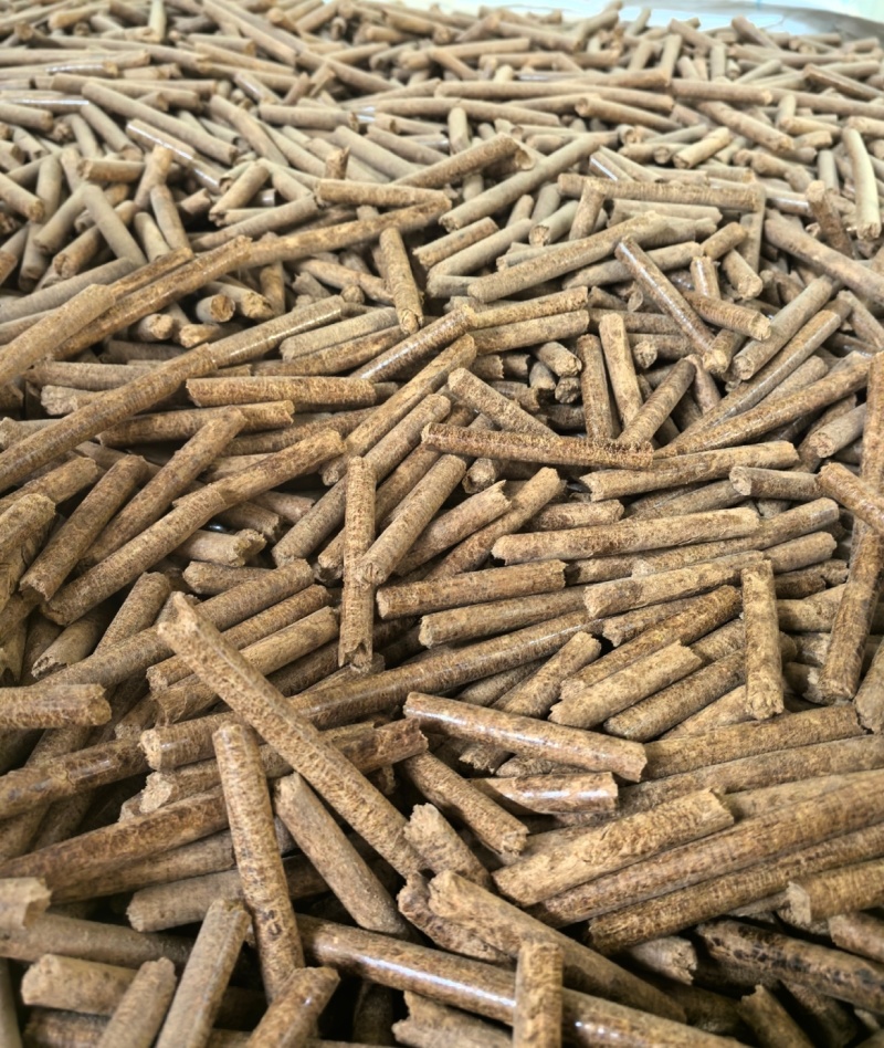 生物颗粒生物质竹子颗粒燃料竹粉颗粒燃料量大从优提前订