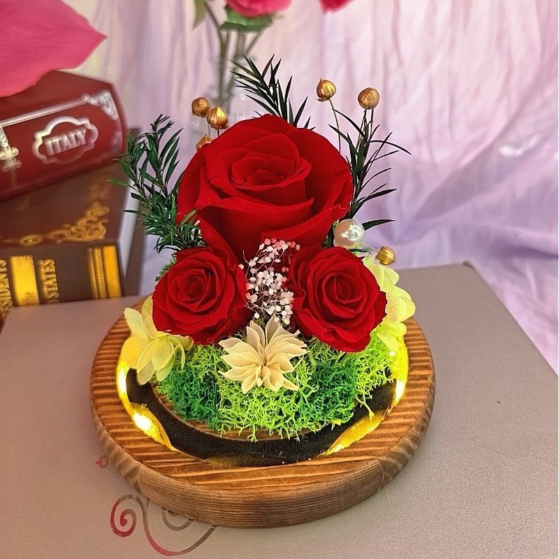 永生花礼盒玻璃罩永久新款小众**高级送闺蜜恋人情侣送长辈带灯