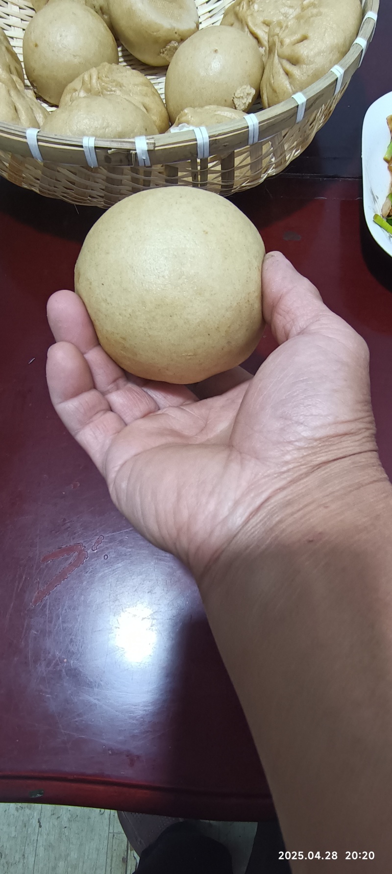 石磨全麦粉量大价格更低，老石磨面粉原味小麦粉