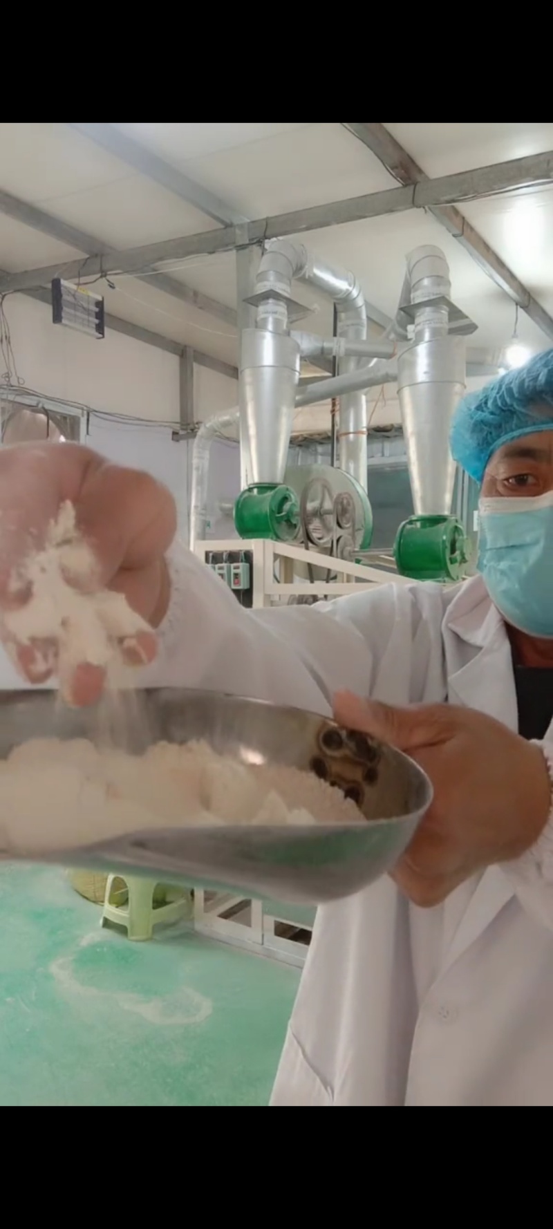 石磨全麦粉量大价格更低，老石磨面粉原味小麦粉