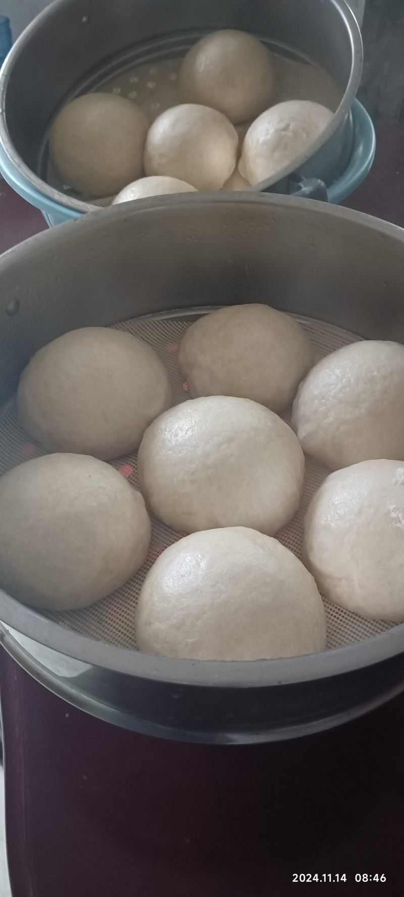 石磨全麦粉量大价格更低，老石磨面粉原味小麦粉