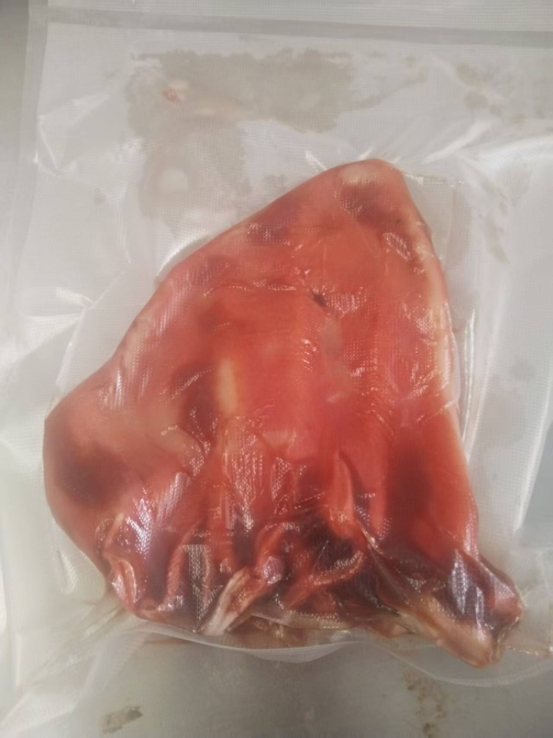 猪头肉，带耳朵，厂家直发，大量有货，欢迎各位老板咨询采购