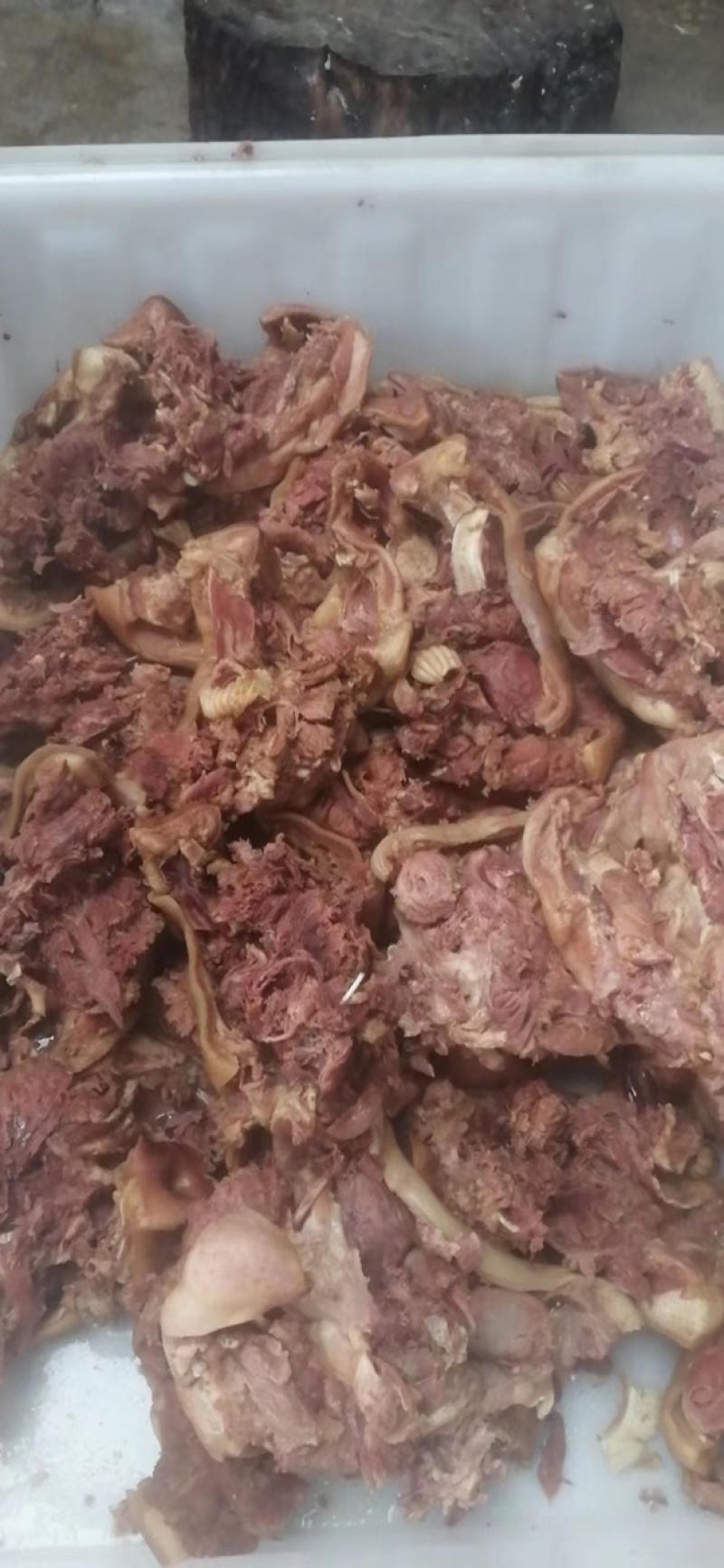 猪头肉，带耳朵，厂家直发，大量有货，欢迎各位老板咨询采购