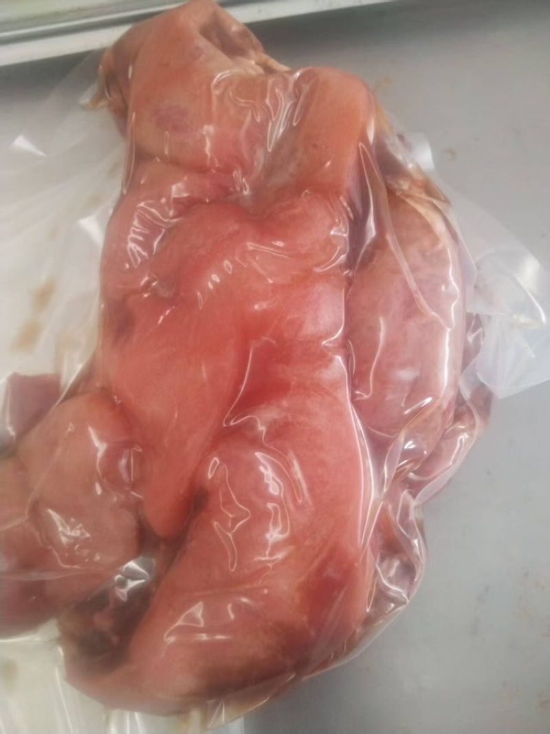 猪头肉，带耳朵，厂家直发，大量有货，欢迎各位老板咨询采购