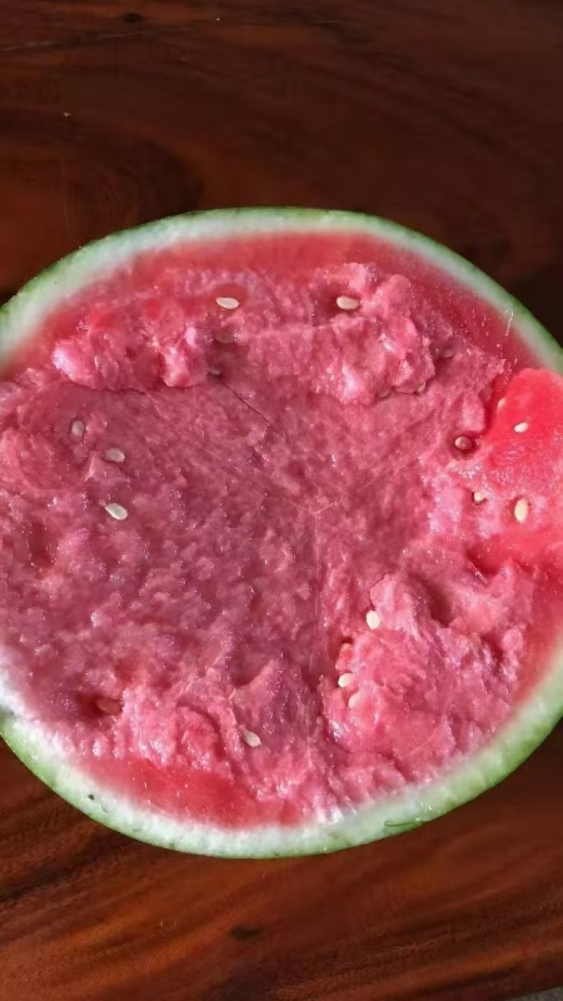 美都西瓜，精品麒麟西瓜，一手货源，欢迎电话联系