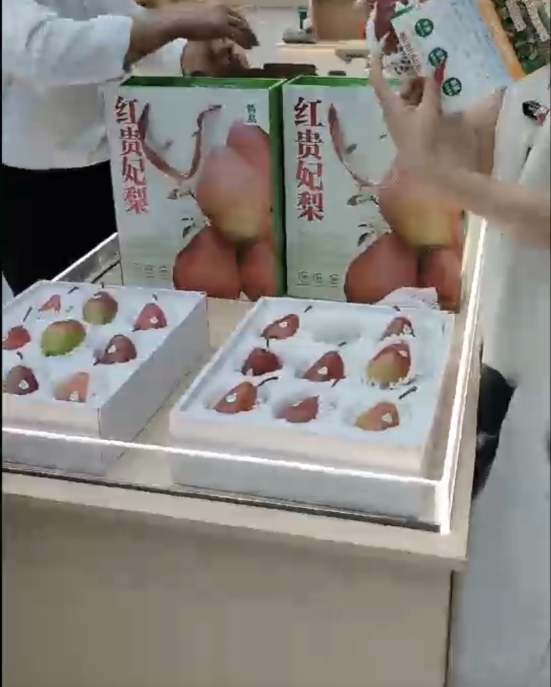 新贵妃梨，新品上市，脆甜可口，核小无渣，口感好，卖相好。