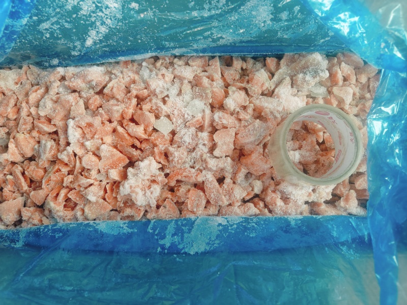 三文鱼同科马哈鱼去皮去刺碎肉箱子装的
