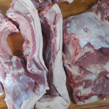 跑山黑土猪肉，纯玉米面，麸皮喂养
