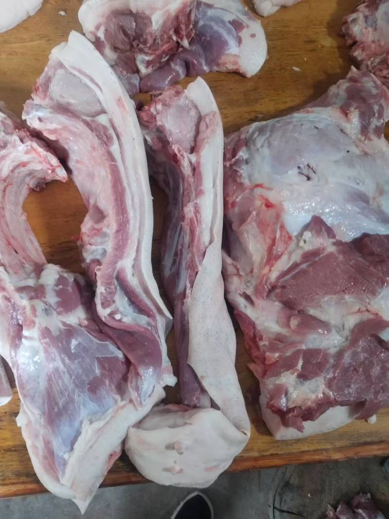 跑山黑土猪肉，纯玉米面，麸皮喂养