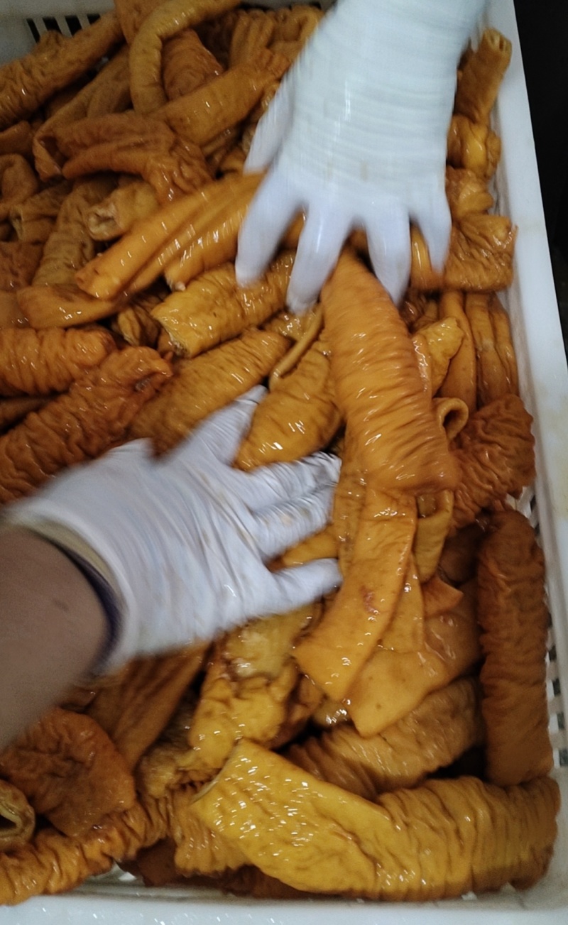 新鲜现卤大肠头，无油干净纯干真空打包厂家直供货源稳定