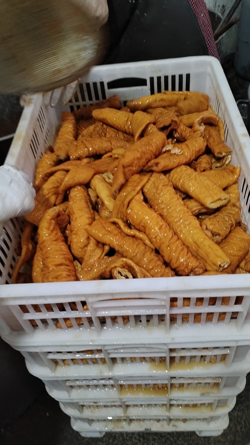 新鲜现卤大肠头，无油干净纯干真空打包厂家直供货源稳定