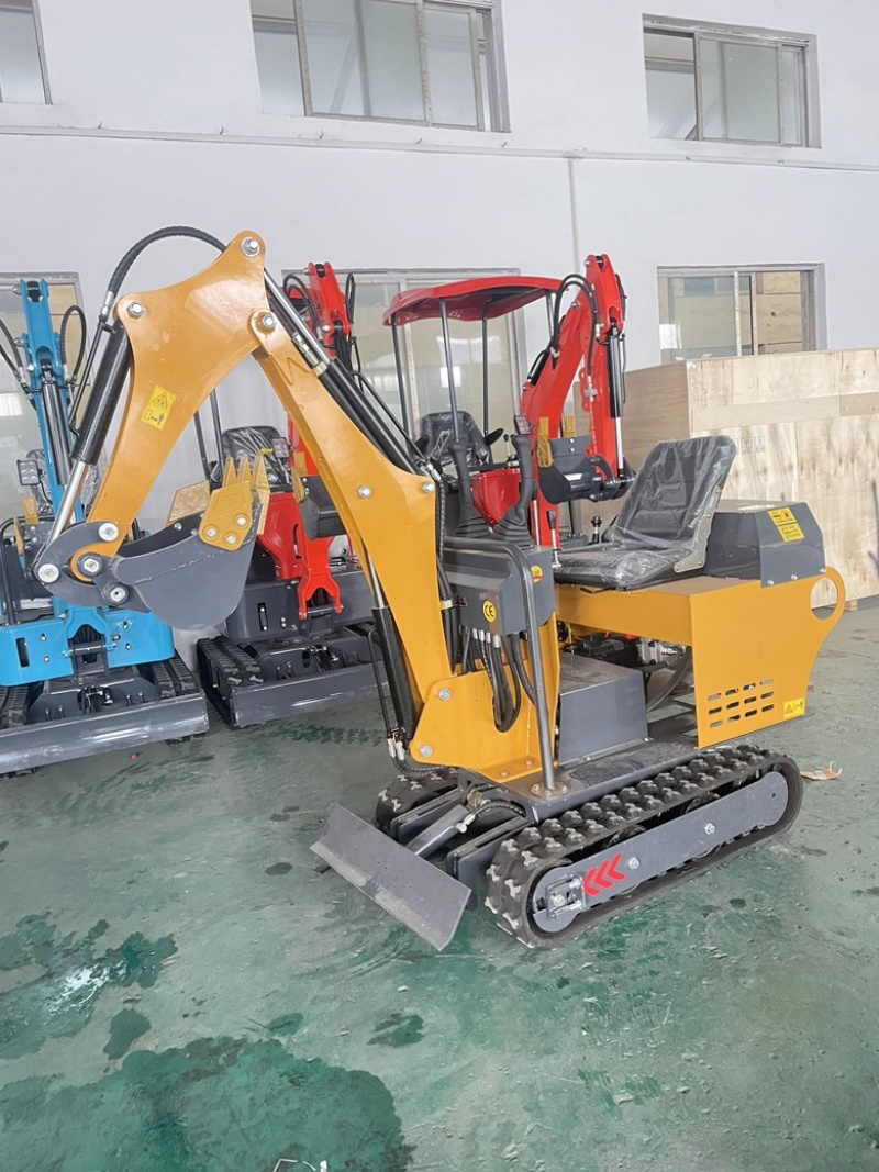 08微挖果园大棚室内破碎挖沟小型微挖挖掘机