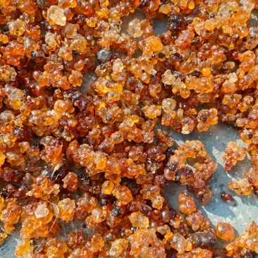 天然桃胶，黑红颗粒，