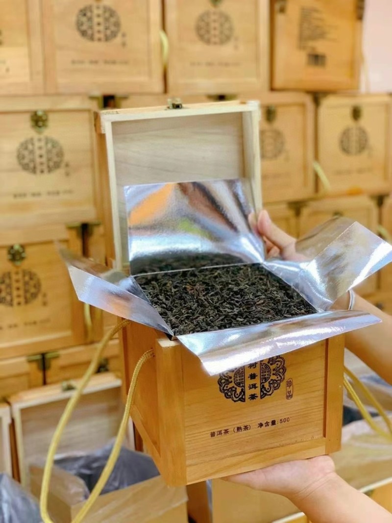 2008年老茶宫廷古树普洱茶勐海熟普熟茶饼老茶头礼盒装