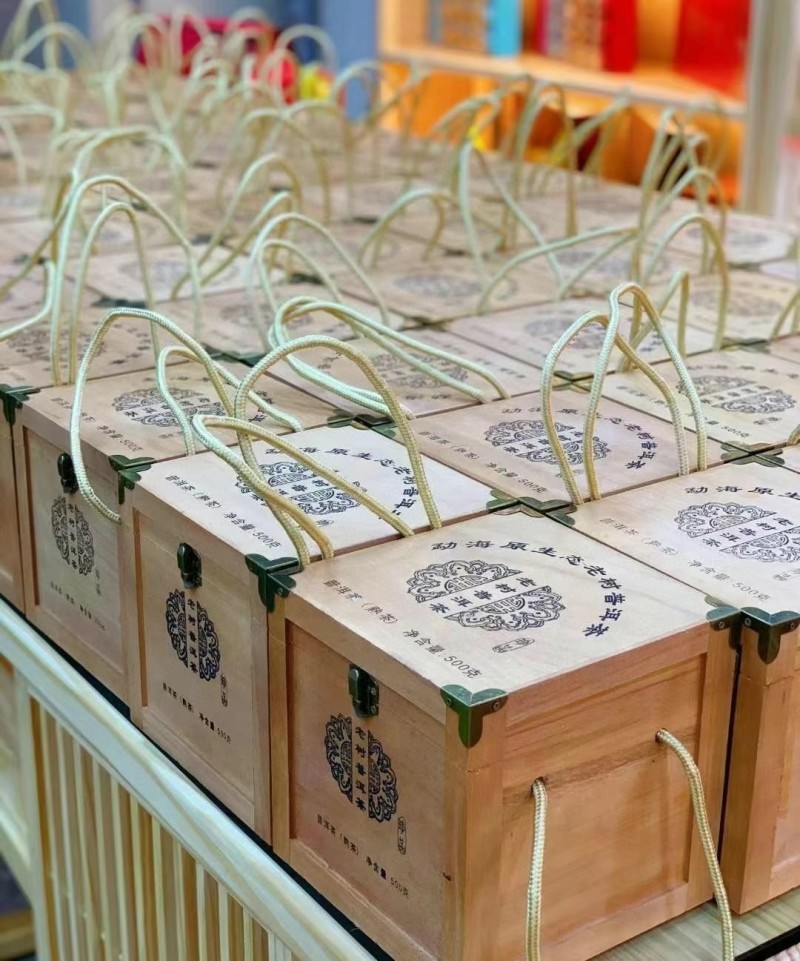 2008年老茶宫廷古树普洱茶勐海熟普熟茶饼老茶头礼盒装