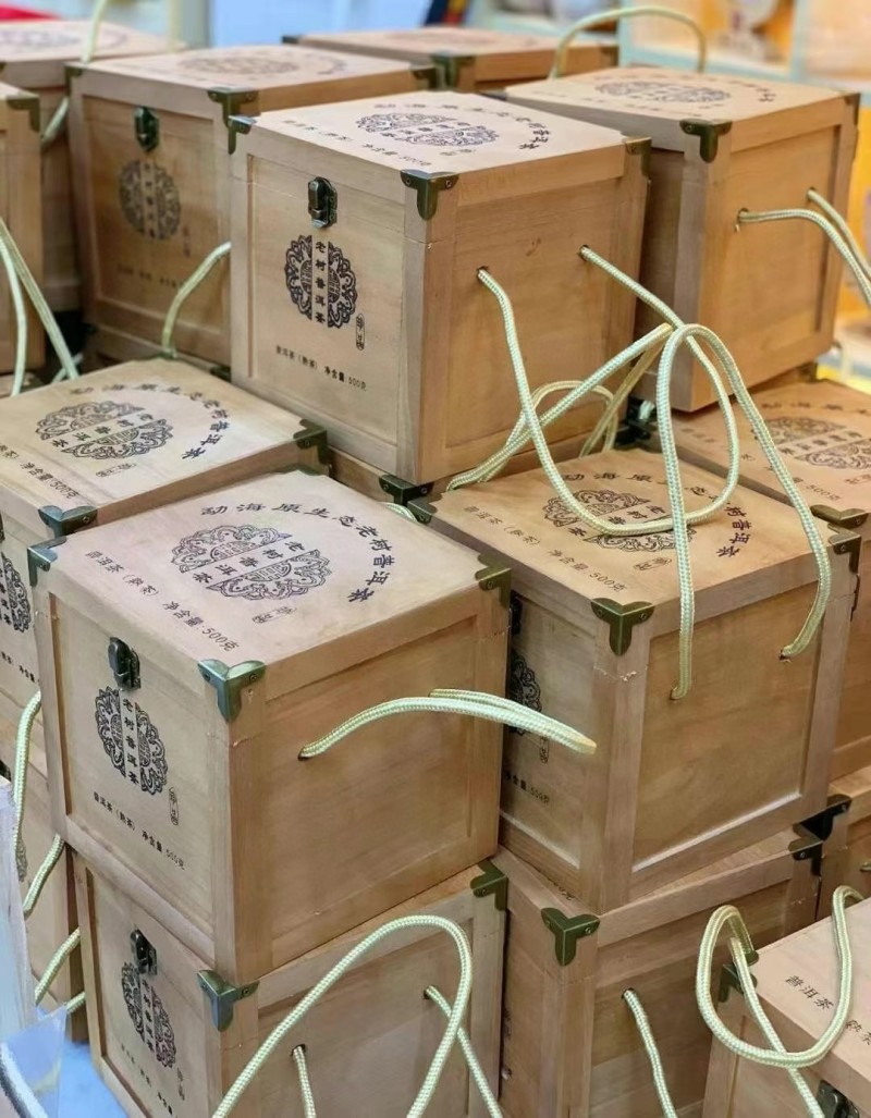 2008年老茶宫廷古树普洱茶勐海熟普熟茶饼老茶头礼盒装