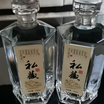 巫山官渡优质缔造三年到十年纯高粱酒，