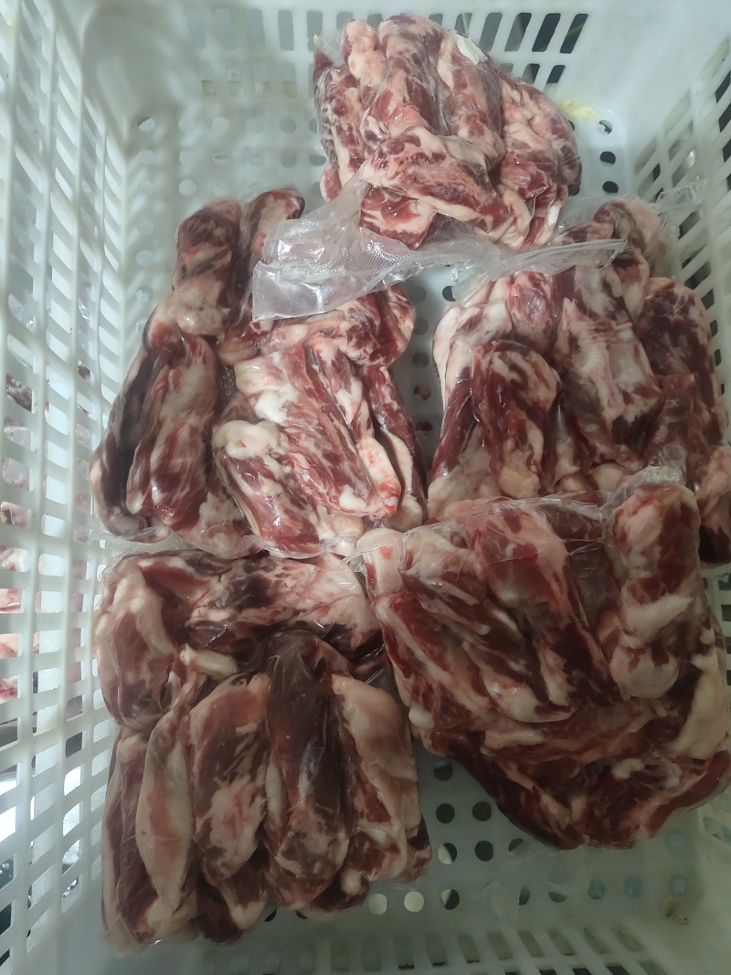 纯干谷饲牛肋条，肥瘦相间，版型好，价格低