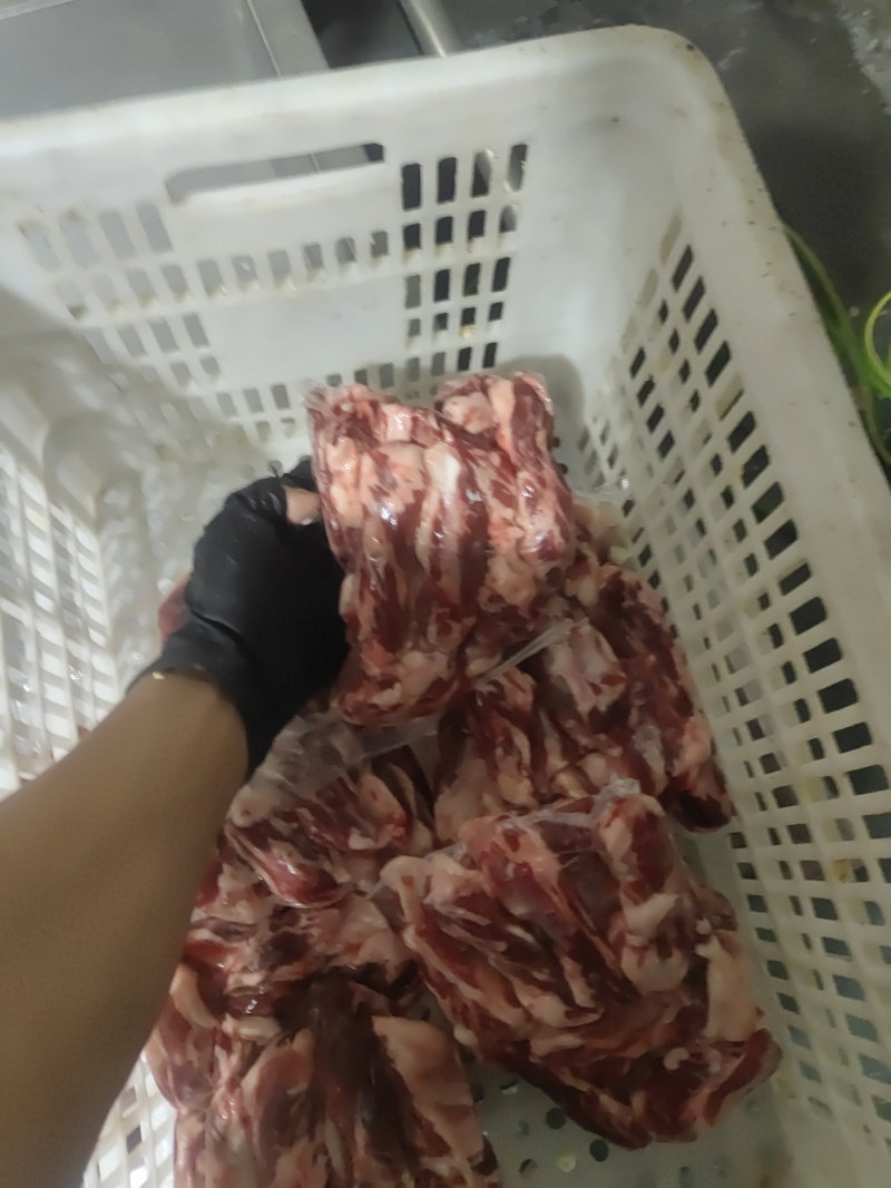 纯干谷饲牛肋条，肥瘦相间，版型好，价格低