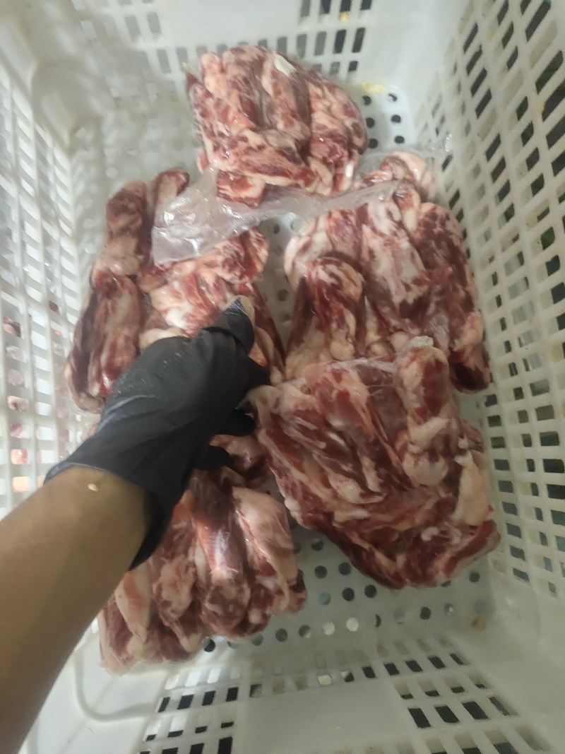 纯干谷饲牛肋条，肥瘦相间，版型好，价格低