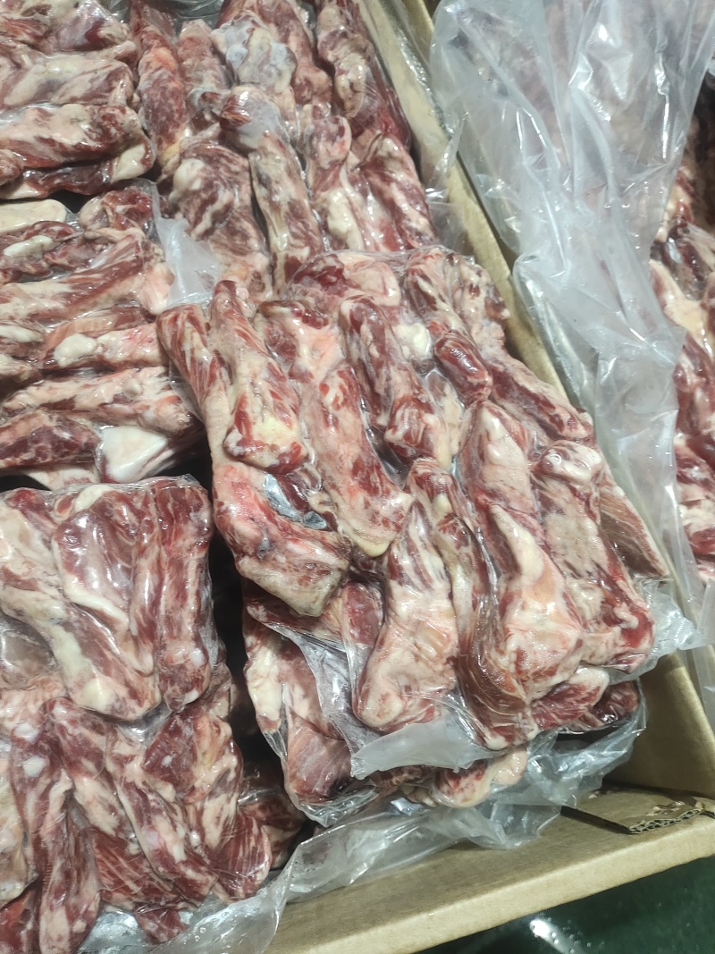 纯干谷饲牛肋条，肥瘦相间，版型好，价格低