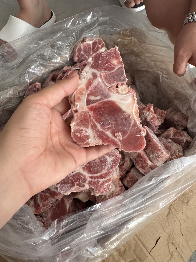 满肉猪颈骨