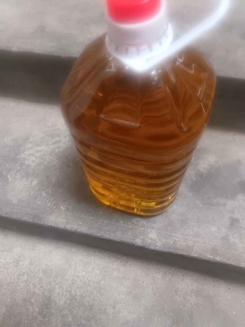 现榨花生油起批10斤。可视频看货。是自家种在山坡上的自产