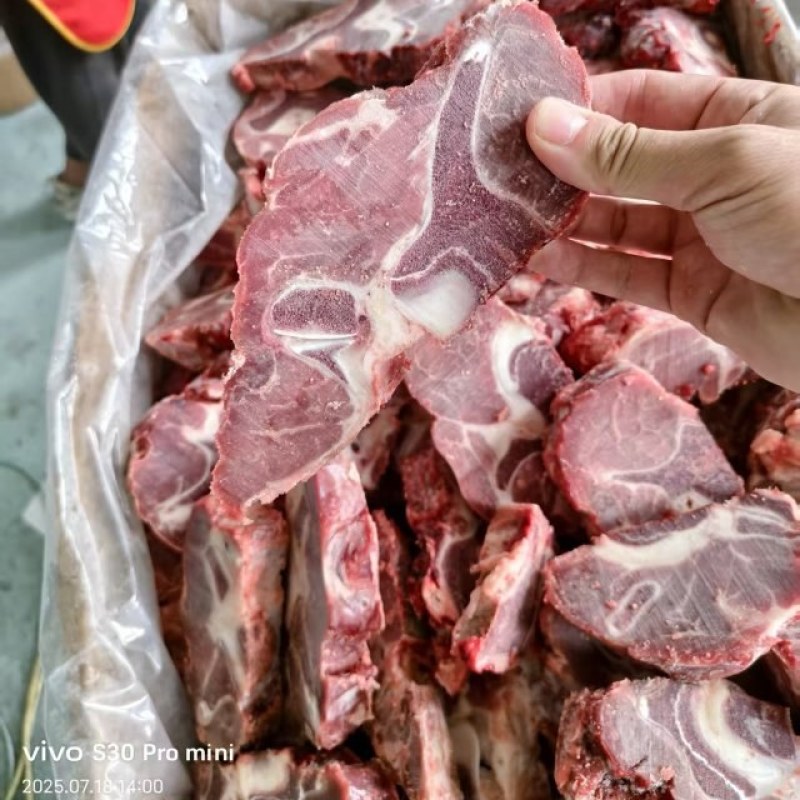 满肉牛脖骨