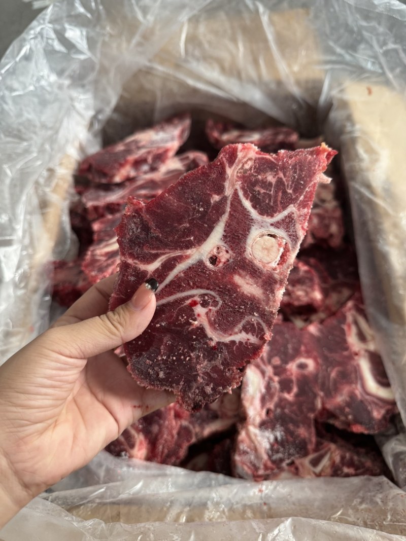 满肉牛脖骨