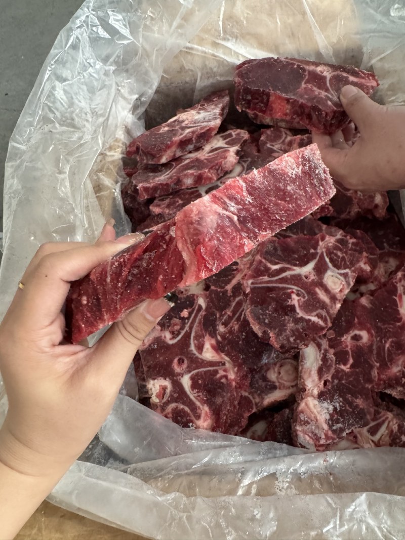 满肉牛脖骨