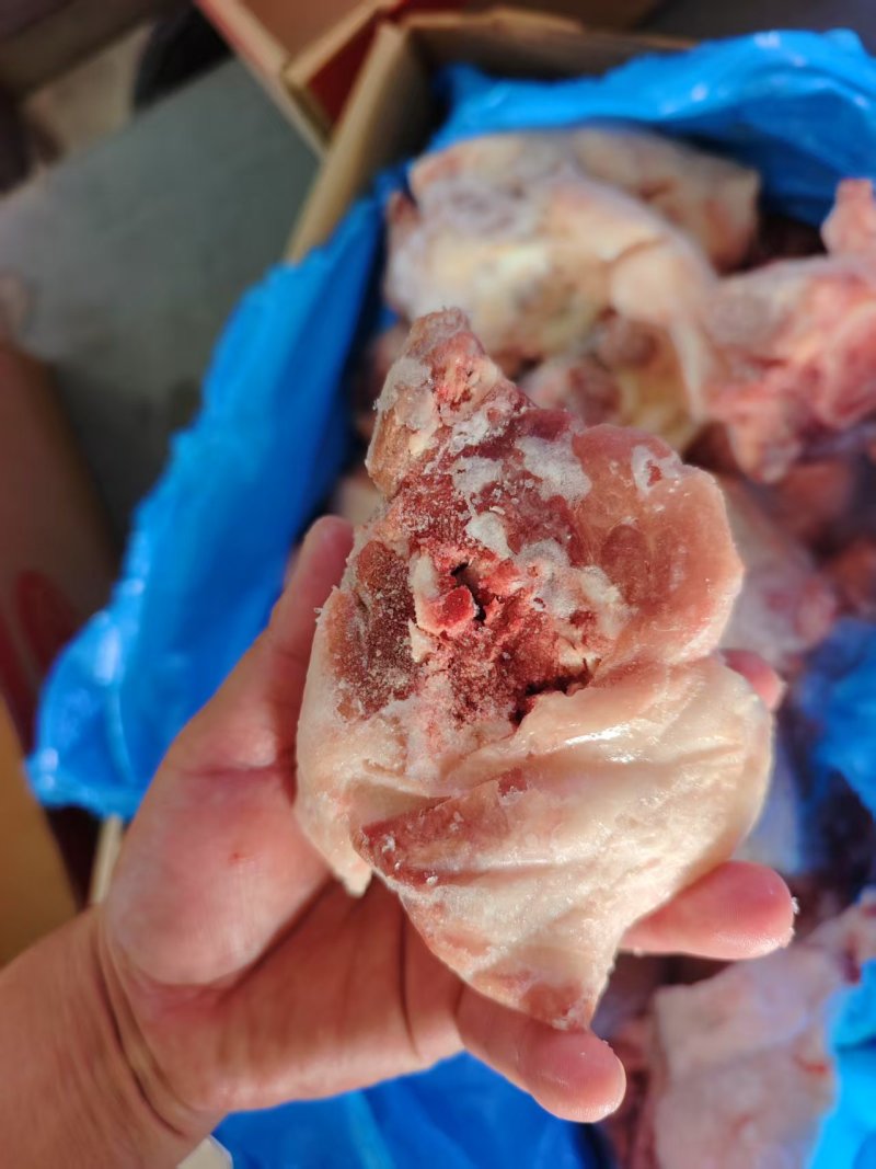 后筒骨尖，新鲜带肉率高，带骨髓，带筋头