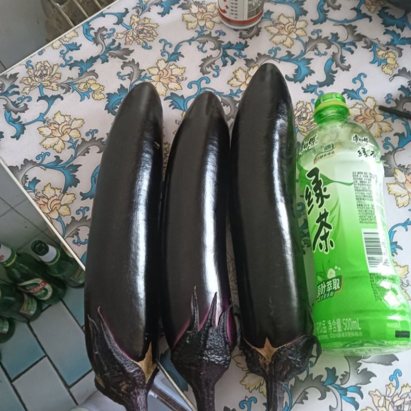 东北大地紫裤茄子和绿裤小茄子